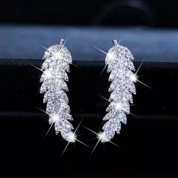 💖Beautiful Rhinestone Feathers/Leafy Earings - Picture 6 of 8